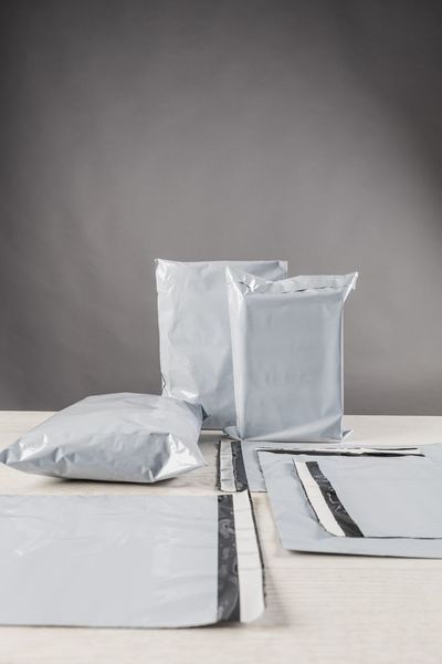 BUSTE PER SPEDIZIONI BIANCO IN POLIETILENE 25X35+6 CM 100 PZ
